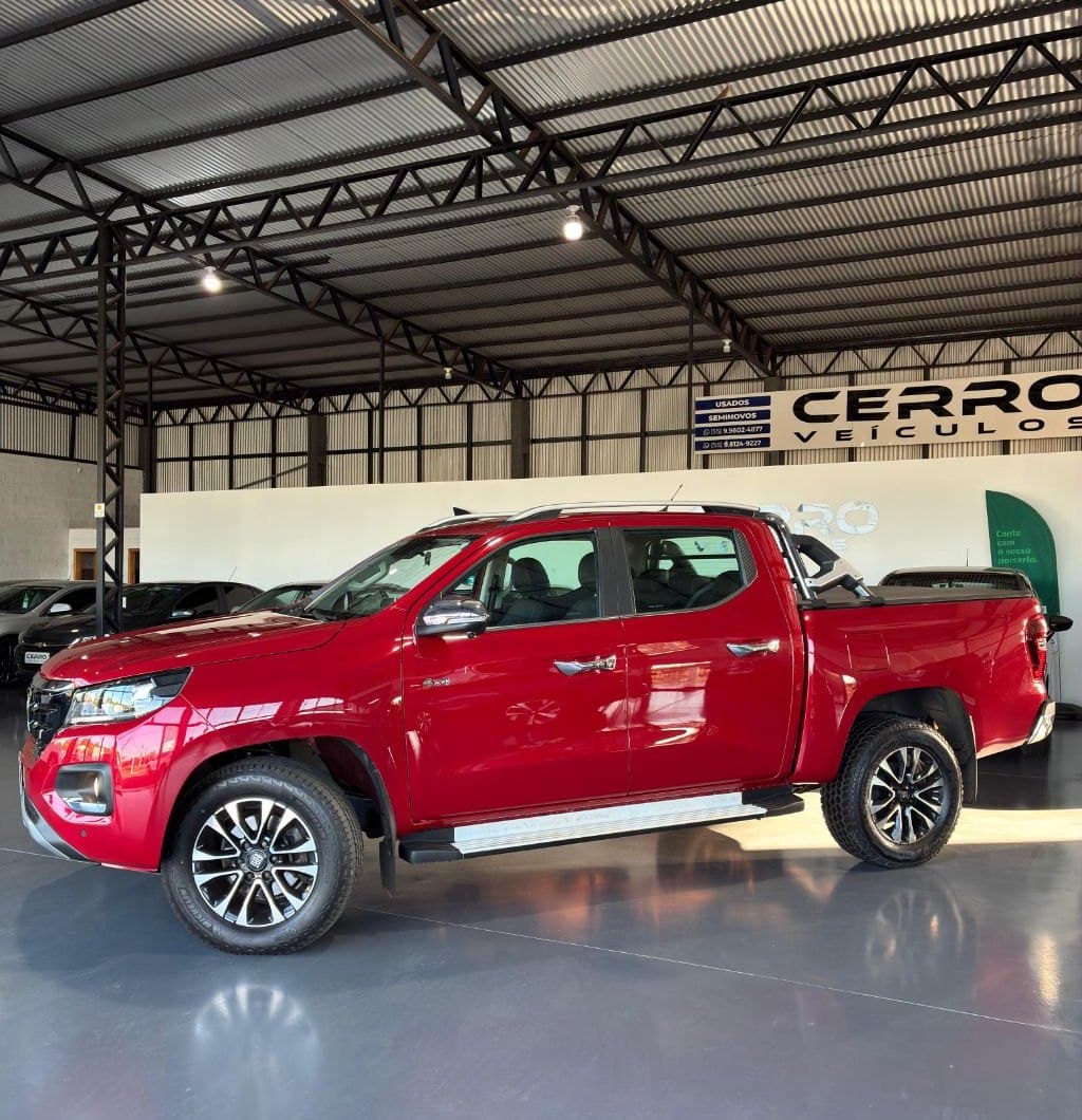 Veículos expostos no showroom da Cerro Veículos